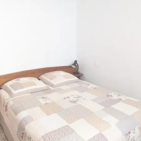 T3 Renove A 60m De La Avec Terrasse, Jardin Et Parking Clos - Fr-1-797-28 Port-la-Nouvelle