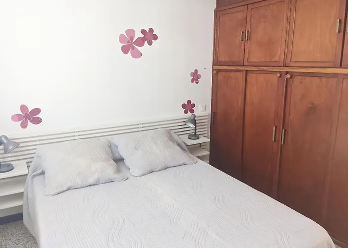 T3 Renove A 60m De La Avec Terrasse, Jardin Et Parking Clos - Fr-1-797-28 * Port-la-Nouvelle