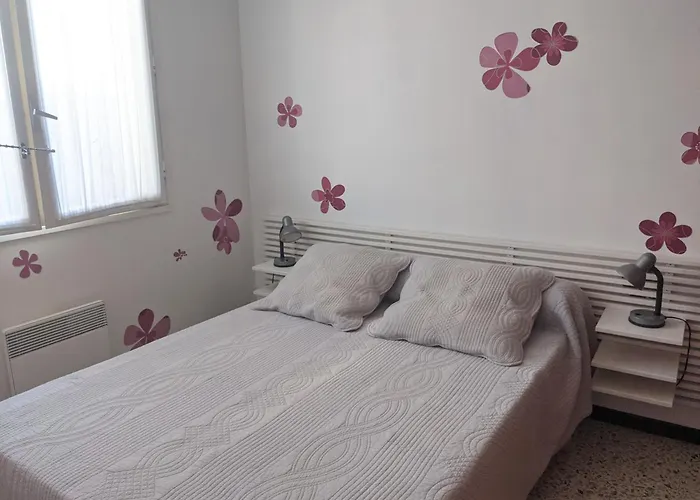 T3 Renove A 60m De La Avec Terrasse, Jardin Et Parking Clos - Fr-1-797-28 Port-la-Nouvelle