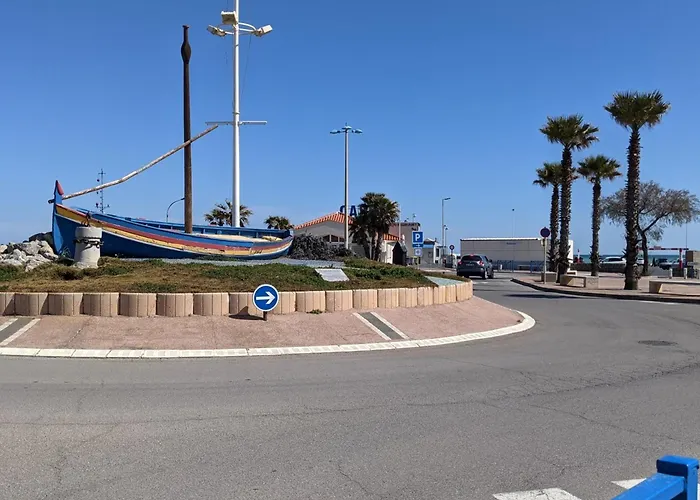 T3 Renove A 60m De La Avec Terrasse, Jardin Et Parking Clos - Fr-1-797-28 Port-la-Nouvelle